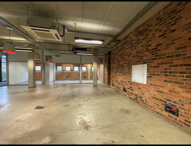 320M² OFFICE TO LET IN BRYANSTON